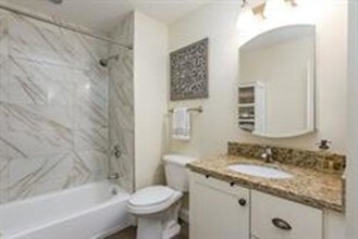 153 Sumner St, Unit 2 in Quincy, MA - Foto de edificio - Building Photo