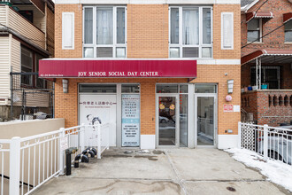 82-20 Britton Ave in Elmhurst, NY - Building Photo - Building Photo