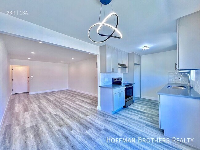 530 W Arbor Vitae St in Inglewood, CA - Building Photo - Building Photo