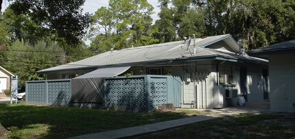 1624 NW 17th St in Gainesville, FL - Foto de edificio - Building Photo