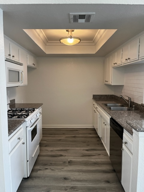 15009 Moorpark St in Los Angeles, CA - Building Photo - Building Photo