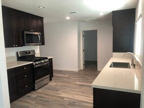 648 Jefferson Ave in Los Banos, CA - Foto de edificio - Building Photo