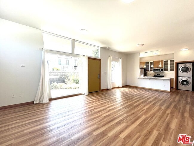 501 N San Vicente Blvd in West Hollywood, CA - Building Photo - Building Photo