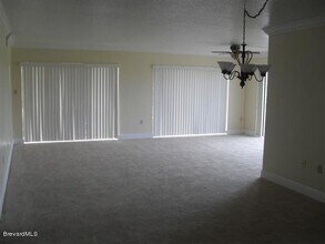 2090 N Atlantic Ave in Cocoa Beach, FL - Foto de edificio - Building Photo