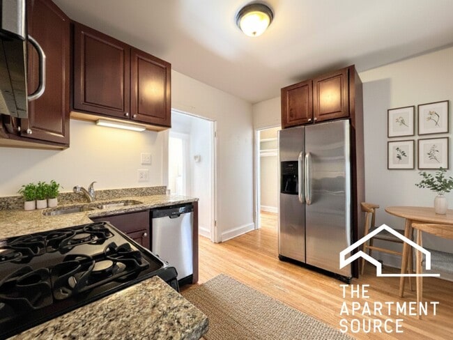 2122 W Ainslie St, Unit 1 in Chicago, IL - Building Photo - Building Photo