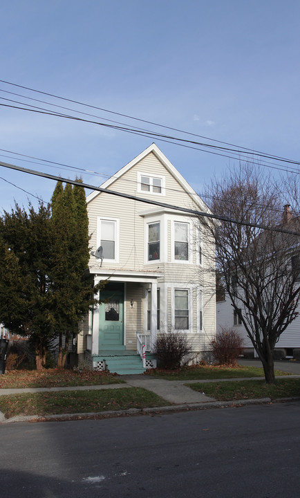 8 Munro Ct in Troy, NY - Building Photo