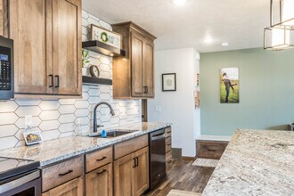 4221 N Knob Hill Ct in Sioux Falls, SD - Foto de edificio - Building Photo