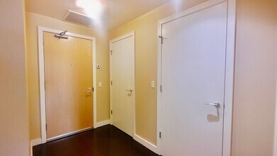 3601 S RIVER Pky in Portland, OR - Building Photo - Building Photo