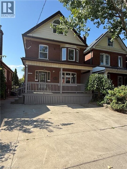 187 Stirton St in Hamilton, ON - Building Photo