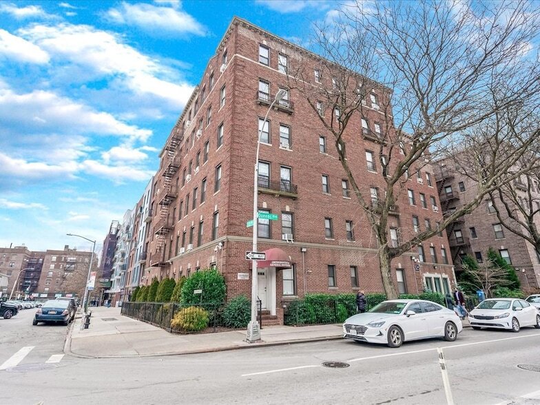 10920 Queens Blvd, Unit 3A in Queens, NY - Building Photo