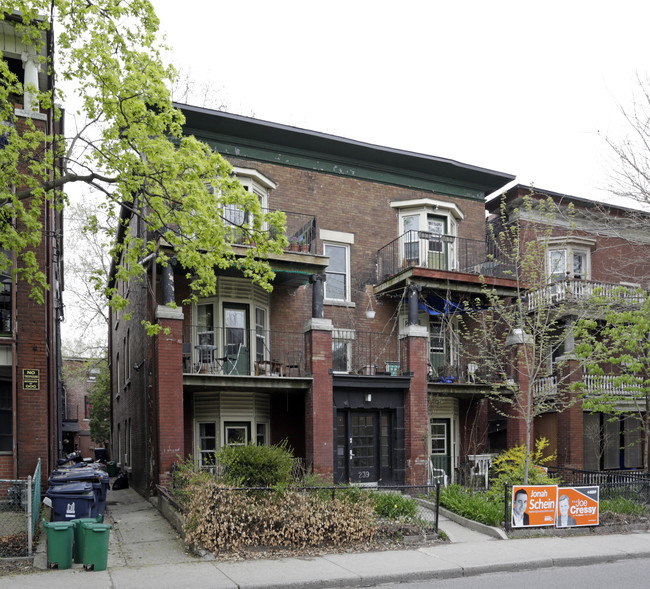 239 Dovercourt Rd in Toronto, ON - Building Photo - Primary Photo