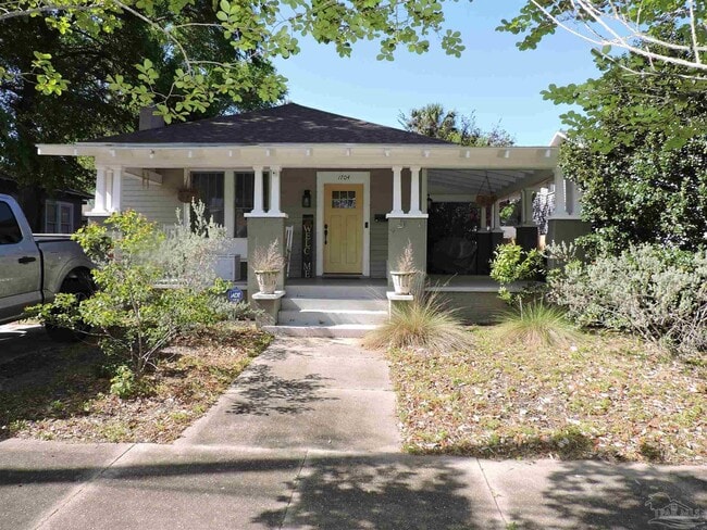 property at 1704 E Lee St