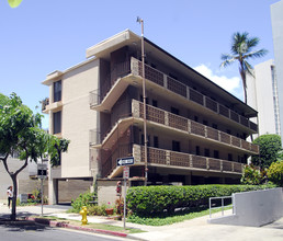 412 Keoniana St in Honolulu, HI - Building Photo - Building Photo