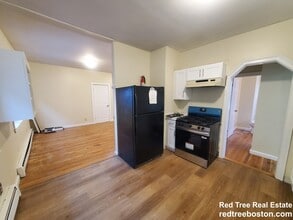 71 Winchester St, Unit 1 in Medford, MA - Building Photo - Building Photo