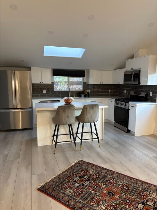 6999 Darnoch Way in West Hills, CA - Building Photo