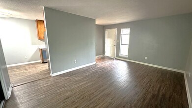 3735 Donovan Dr in Tallahassee, FL - Building Photo - Building Photo