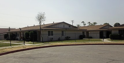 205-236 W Jackson St in Rialto, CA - Building Photo - Building Photo