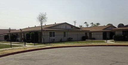 205-226 W Jackson St in Rialto, CA - Building Photo - Building Photo