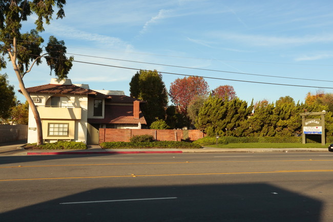 La Casitas Apartments in Anaheim, CA - Building Photo - Building Photo