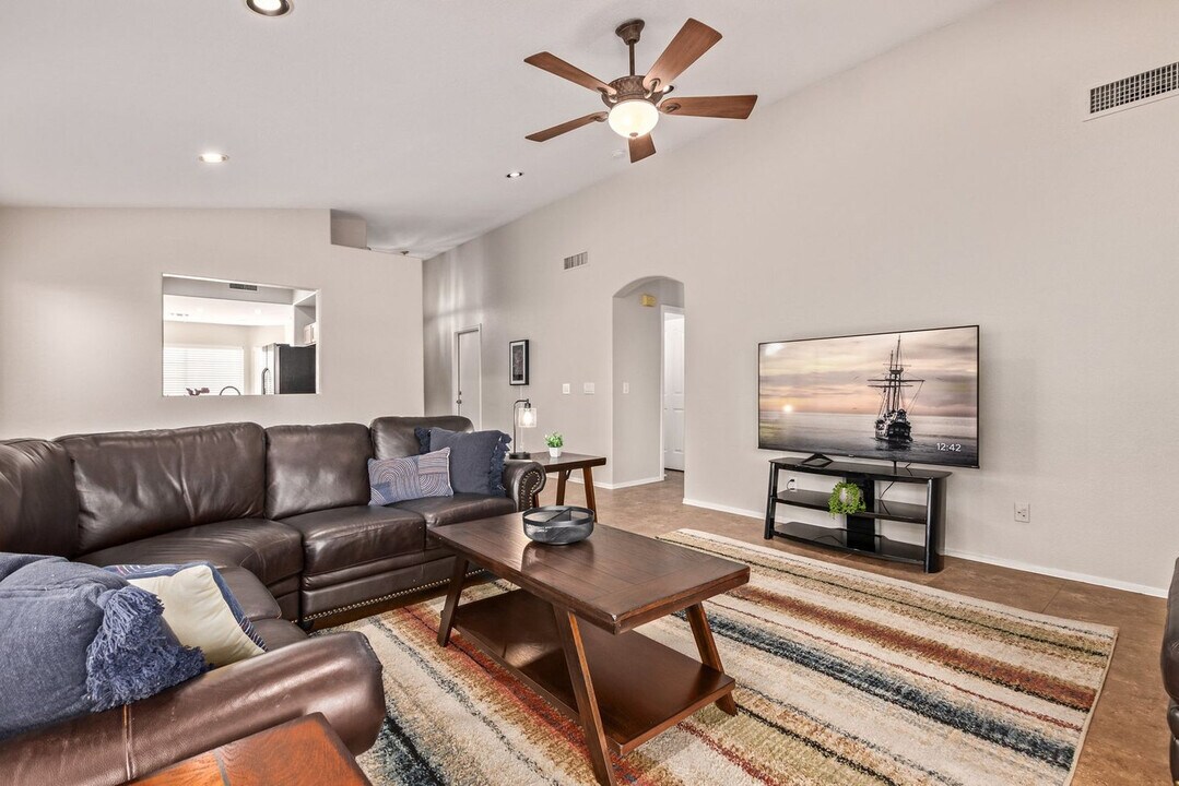 8464 W Emile Zola Ave in Peoria, AZ - Building Photo