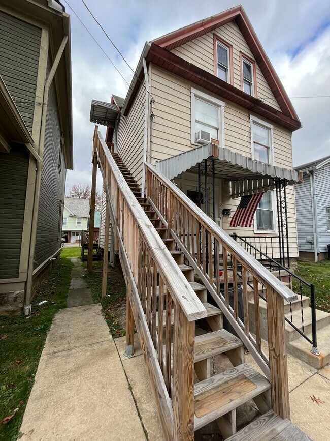 210-210.5-2105 E Walnut St in Butler, PA - Building Photo - Building Photo