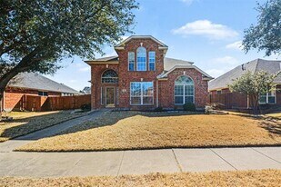 8106 Salzburg Dr in Rowlett, TX - Building Photo