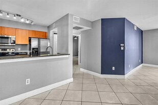 2881 N Oakland Forest Dr in Oakland Park, FL - Building Photo