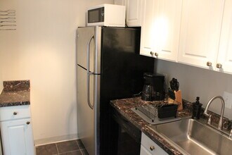 211 E Glebe Rd, Unit C in Alexandria, VA - Foto de edificio - Building Photo