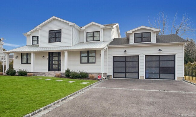 165 Marine Pl in Greenport, NY - Building Photo - Building Photo