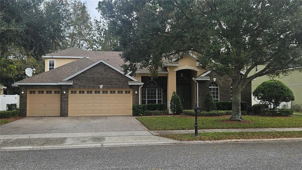 317 E Blue Water Edge Dr in Eustis, FL - Building Photo