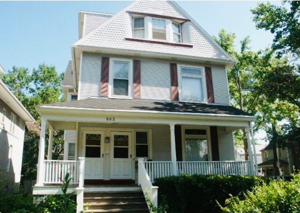 803 Greenleaf St in Evanston, IL - Building Photo