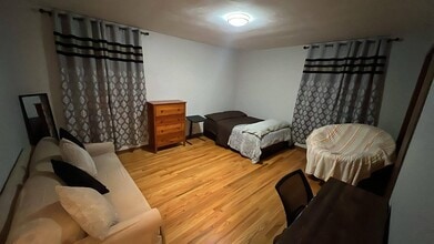 2400 Lynnhurst Dr in Vestal, NY - Building Photo - Building Photo