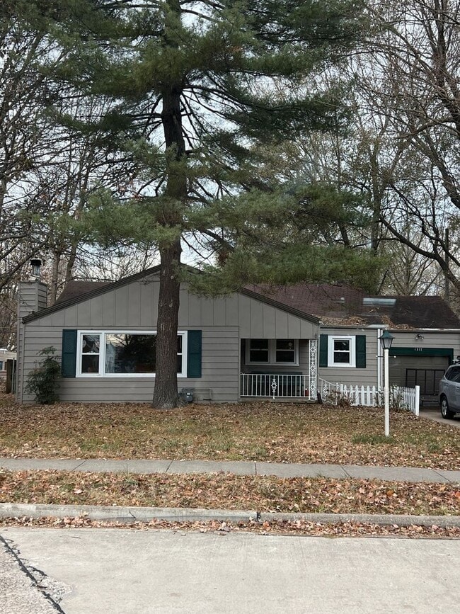 1317 S Kentwood Ave