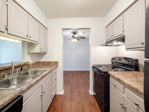 Willow Run Apartments in Fayetteville, NC - Building Photo - Building Photo