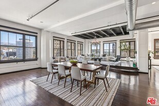 1645 Vine St in Los Angeles, CA - Building Photo