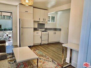 1032 S Burlington Ave in Los Angeles, CA - Building Photo - Building Photo