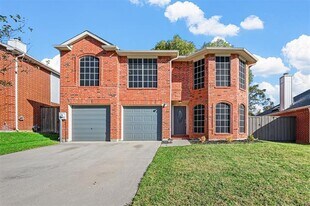 1371 Honeysuckle Ln