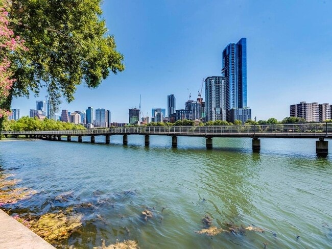 500 E Riverside Dr, Unit 206 in Austin, TX - Foto de edificio - Building Photo