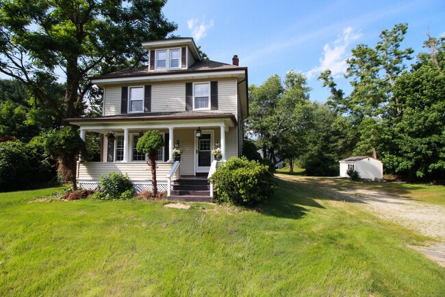 549 Boston Post Rd in Waterford, CT - Foto de edificio - Building Photo