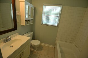 5235 Cr-277 in St. Francisville, LA - Building Photo