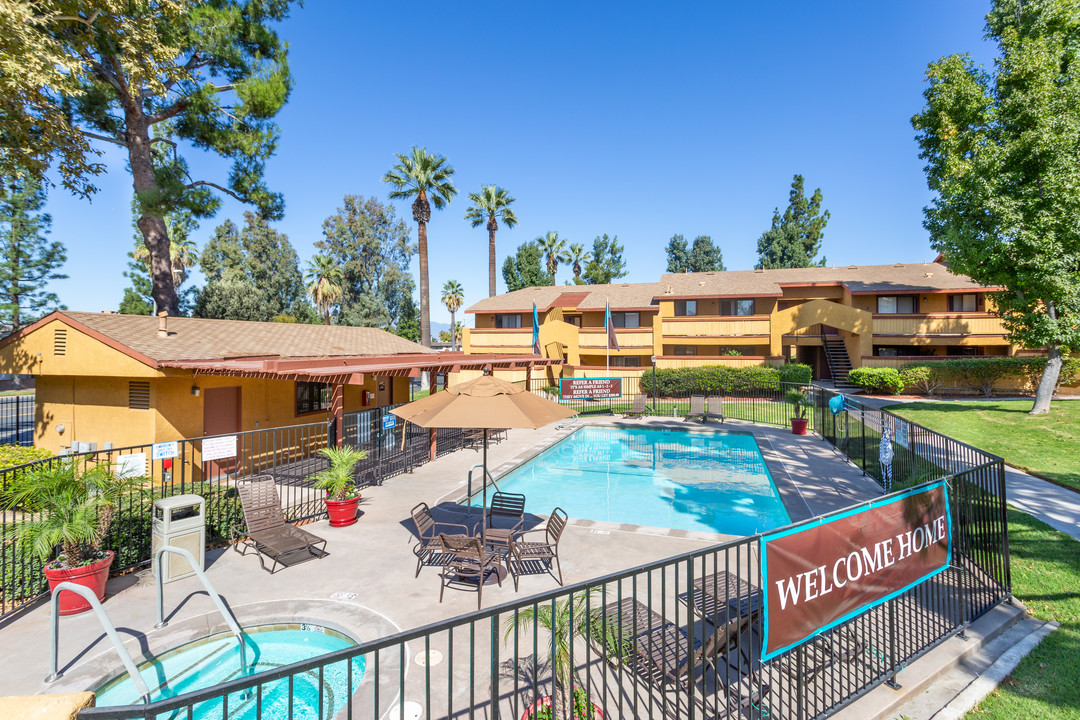 Concord Square Apartments in Riverside, CA - Foto de edificio