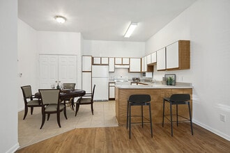 Fallbrook Ranch Apartments in Houston, TX - Foto de edificio - Building Photo