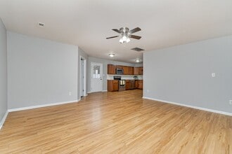 201 Tuckaseege Rd in Mount Holly, NC - Building Photo - Building Photo