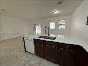 290 NW 109th Ave in Miami, FL - Building Photo - Building Photo
