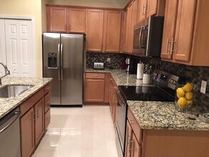 220 SE Via Visconti in Port St. Lucie, FL - Building Photo - Building Photo