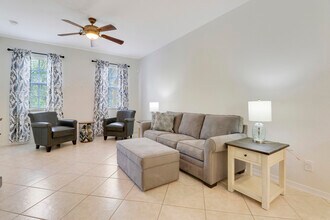 123 E Thatch Palm Cir in Jupiter, FL - Building Photo - Building Photo