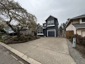 81 Kingsgate Rd in Lake Oswego, OR - Building Photo - Building Photo