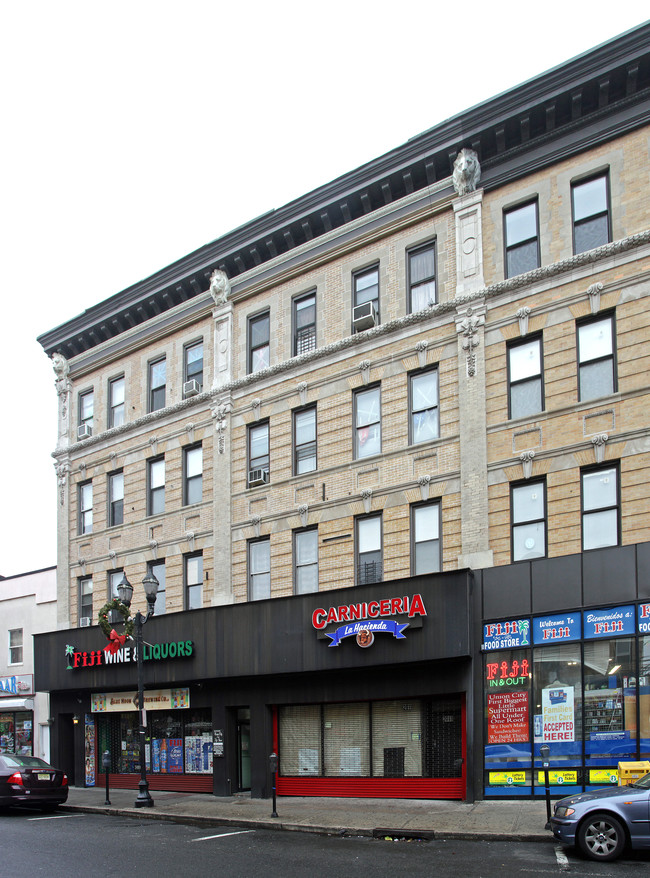 2911 Bergenline Ave in Union City, NJ - Building Photo - Building Photo