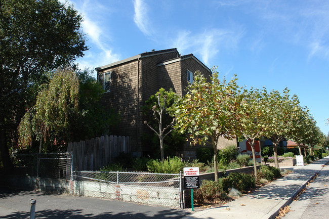 Cormorant Court Apartments in Santa Cruz, CA - Foto de edificio - Building Photo