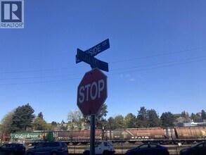 3 Rialto Ct in New Westminster, BC - Building Photo - Building Photo